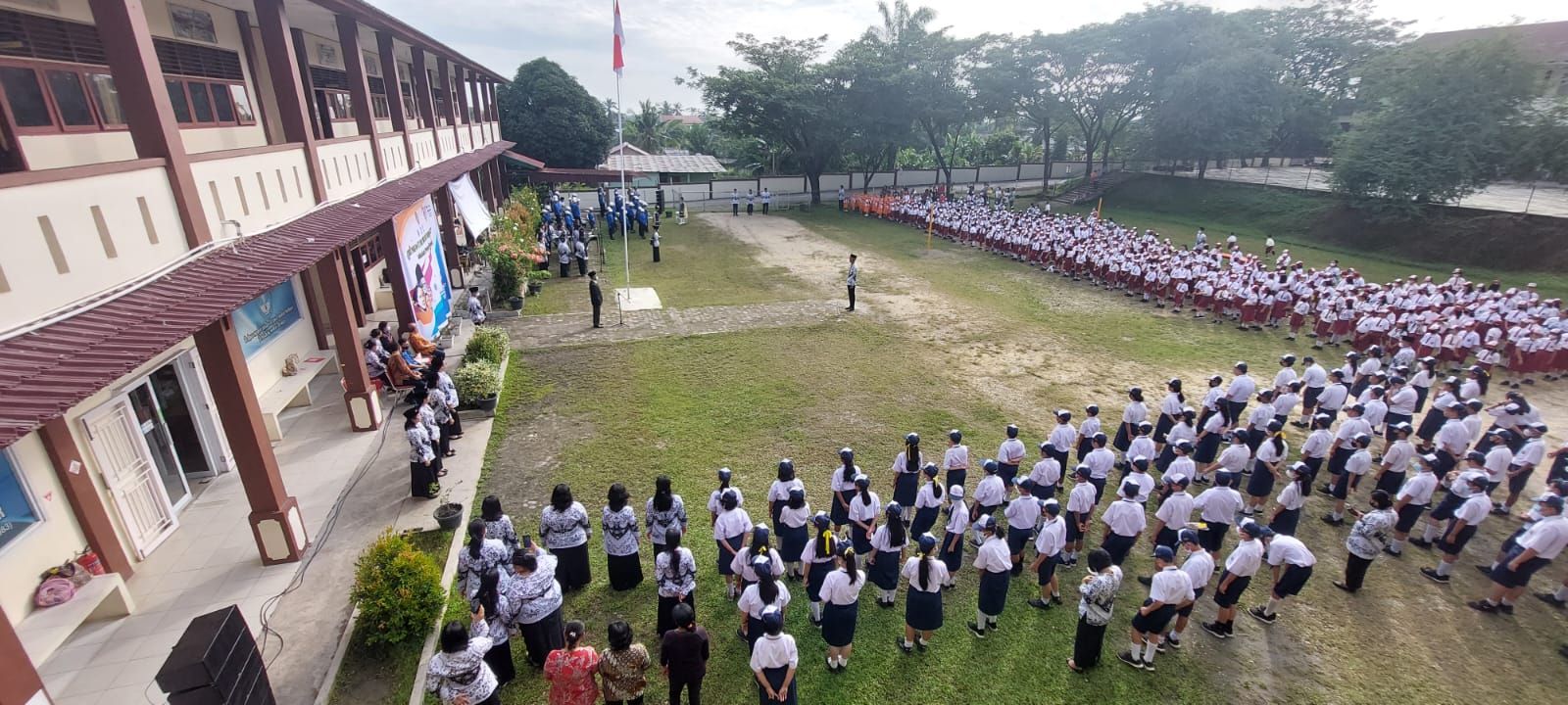 SUKACITA PERAYAAN HARI GURU KE-77 DI SEKOLAH PELOPOR DURI