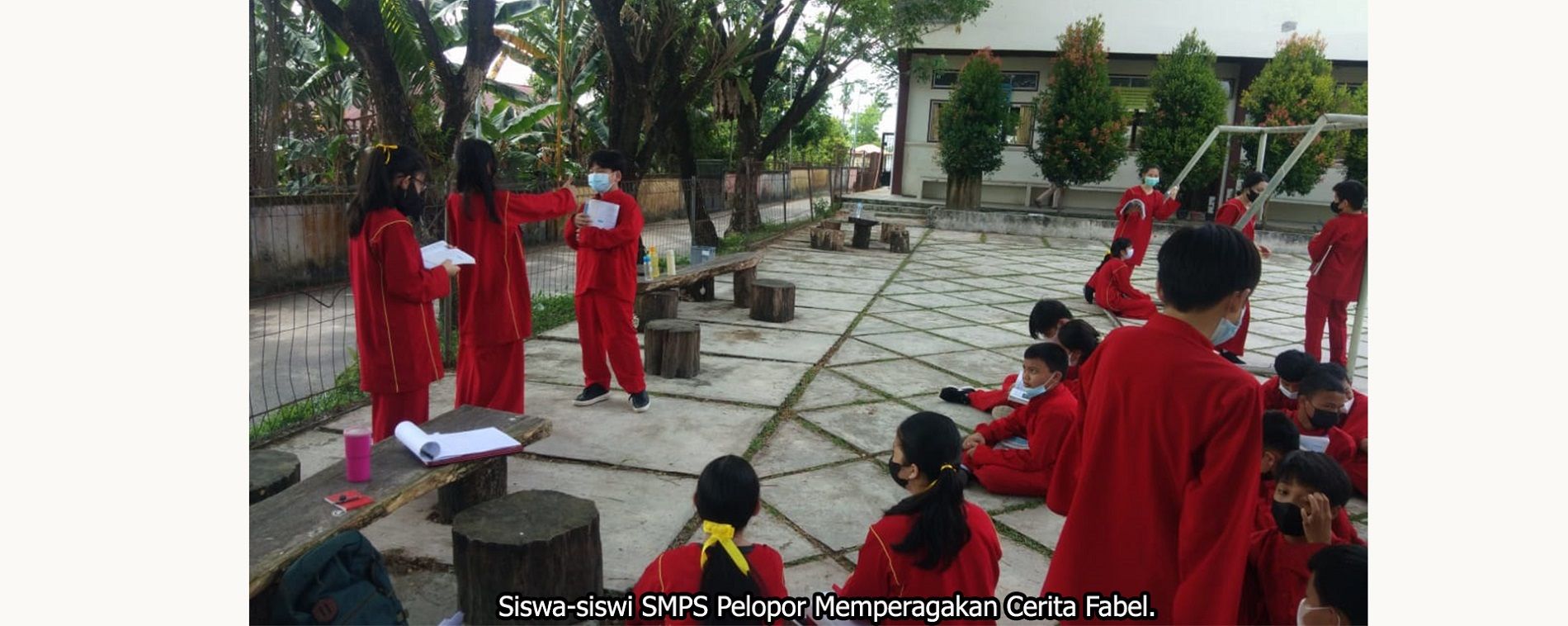 Setiap orang adalah guru dan setiap rumah atau tempat adalah sekolah